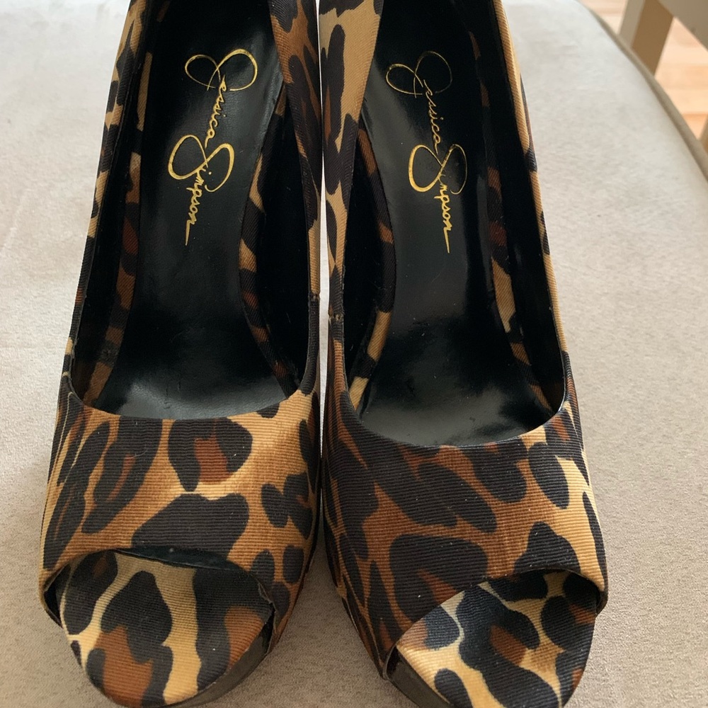 Jessica Simpson Heels ..size 7 1/2 ..